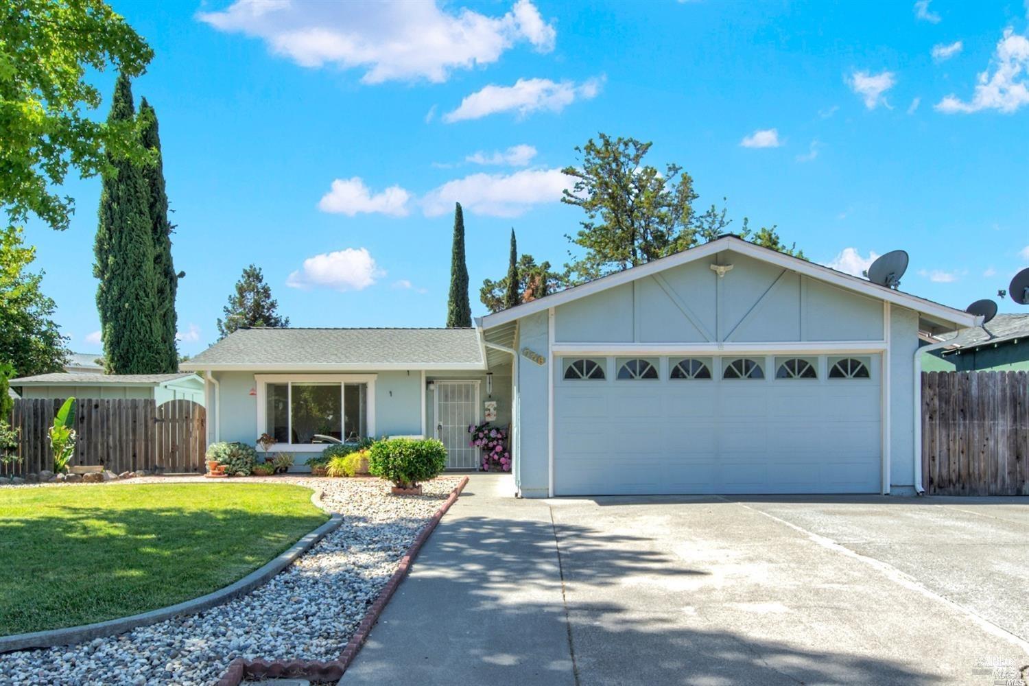 Photo of 736 Northampton Dr in Vacaville, CA