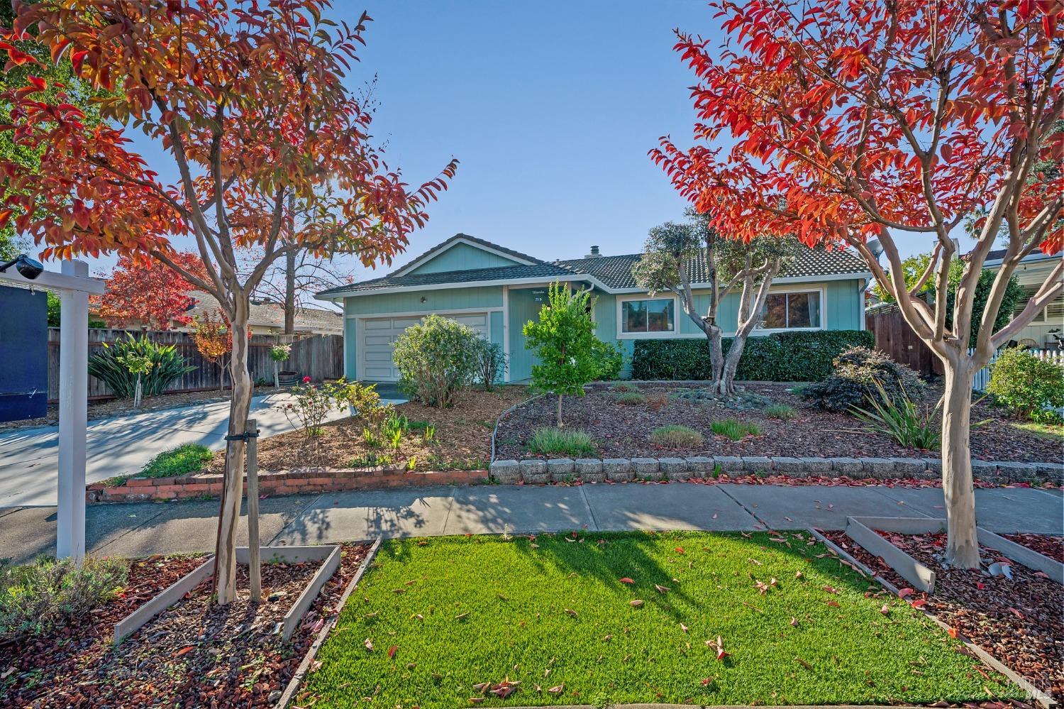 Detail Gallery Image 1 of 1 For 715 Merritt Ct, Sonoma,  CA 95476 - 3 Beds | 2 Baths