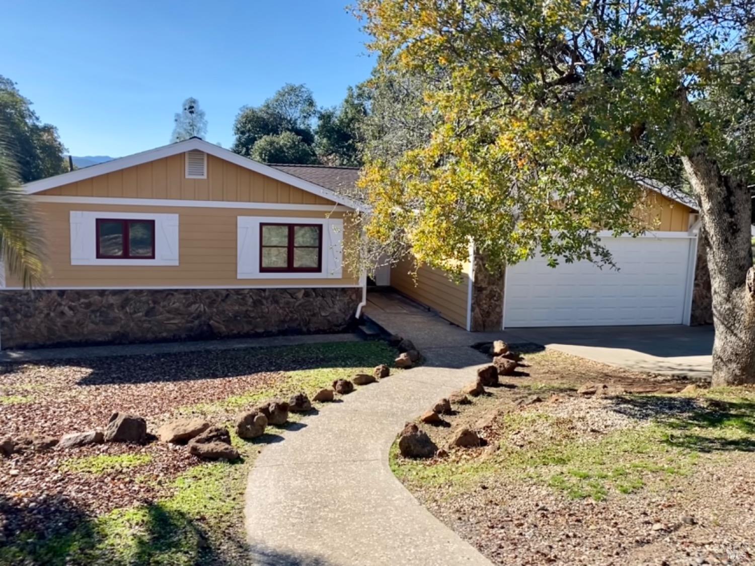 Photo of 18635 Oak Grove Rd in Hidden Valley Lake, CA
