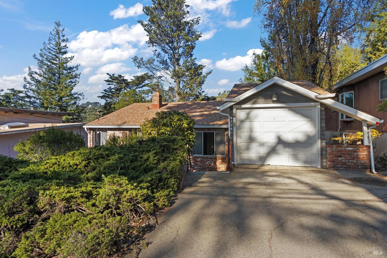 Photo of 6774 Evergreen Ave in Oakland, CA