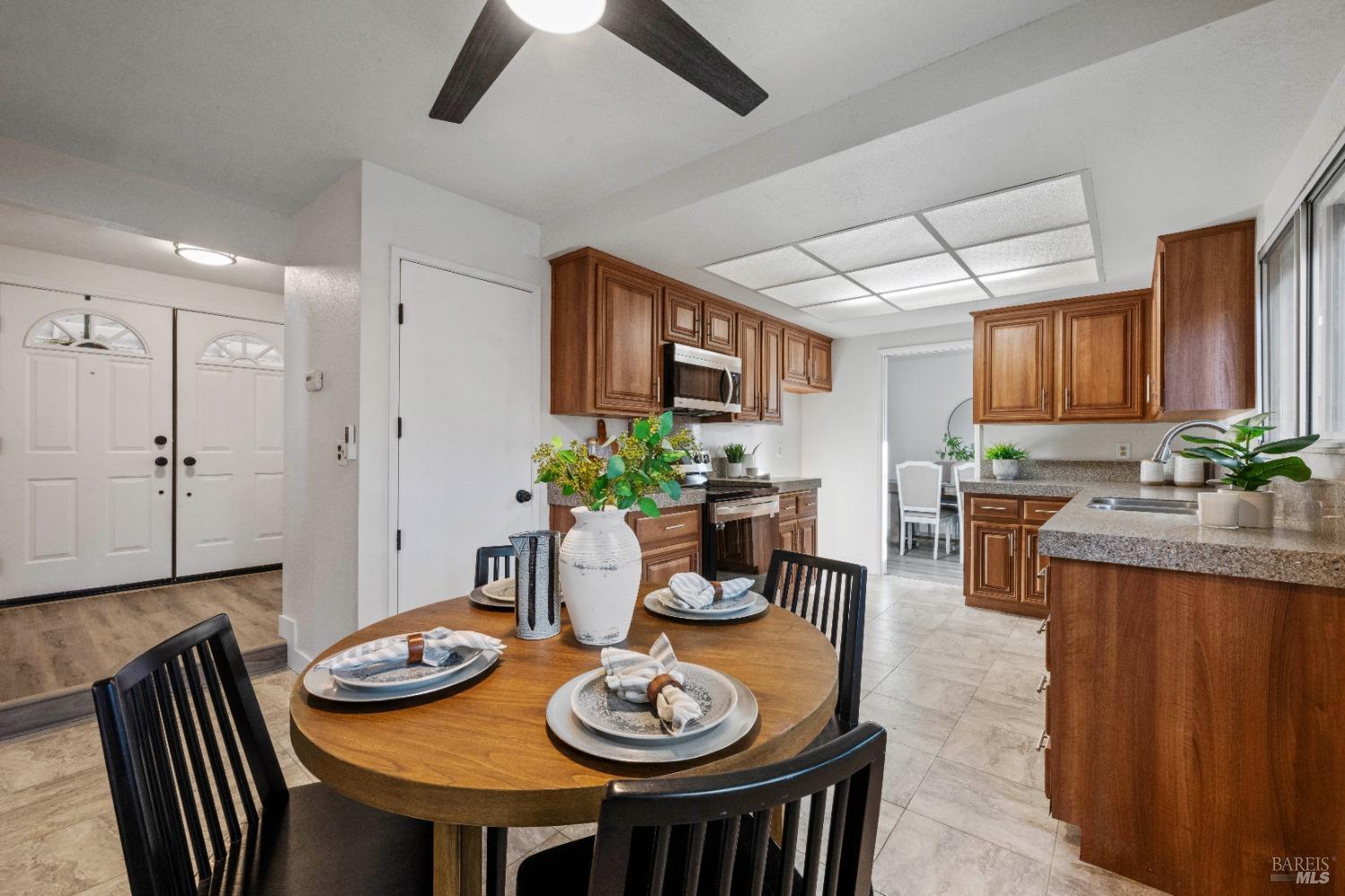 Midvale Drive, Vacaville, California image 10