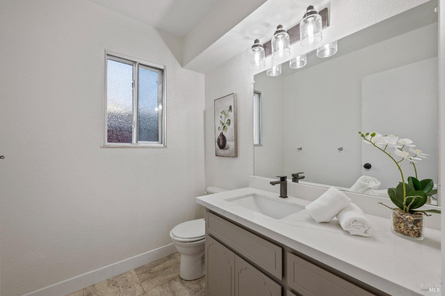 Midvale Drive, Vacaville, California image 18