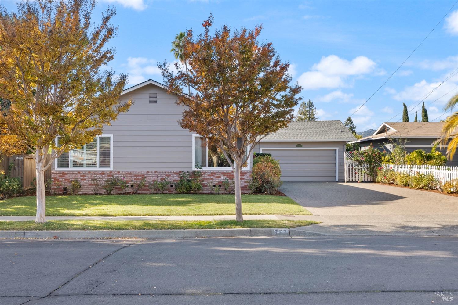 Photo of 767 Heather Ln in Sonoma, CA