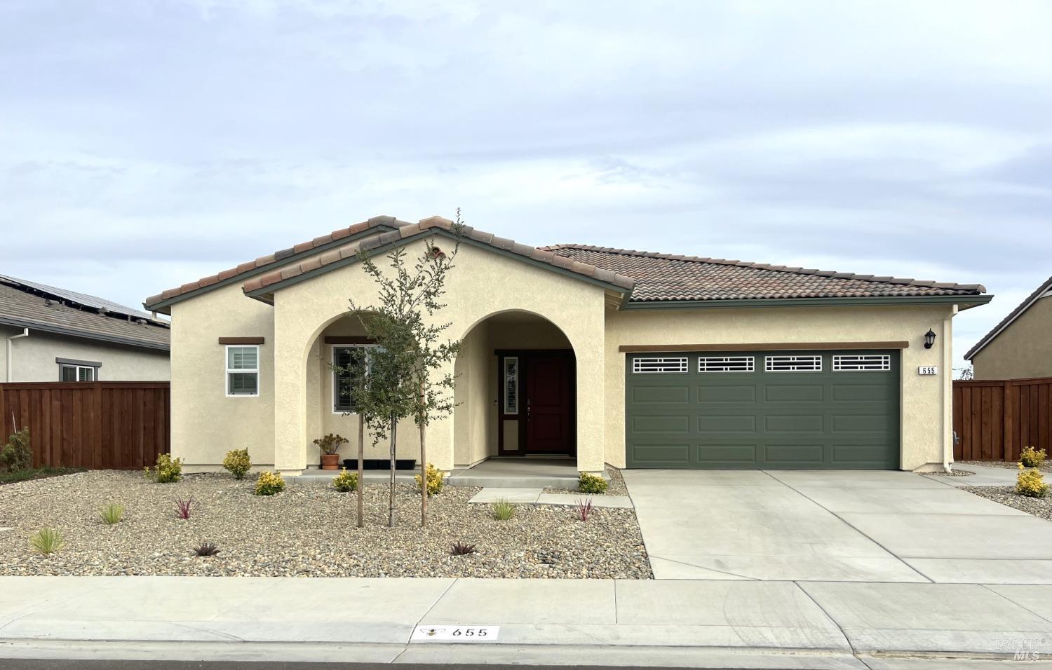 Photo of 655 Honey Bee Rd in Dixon, CA