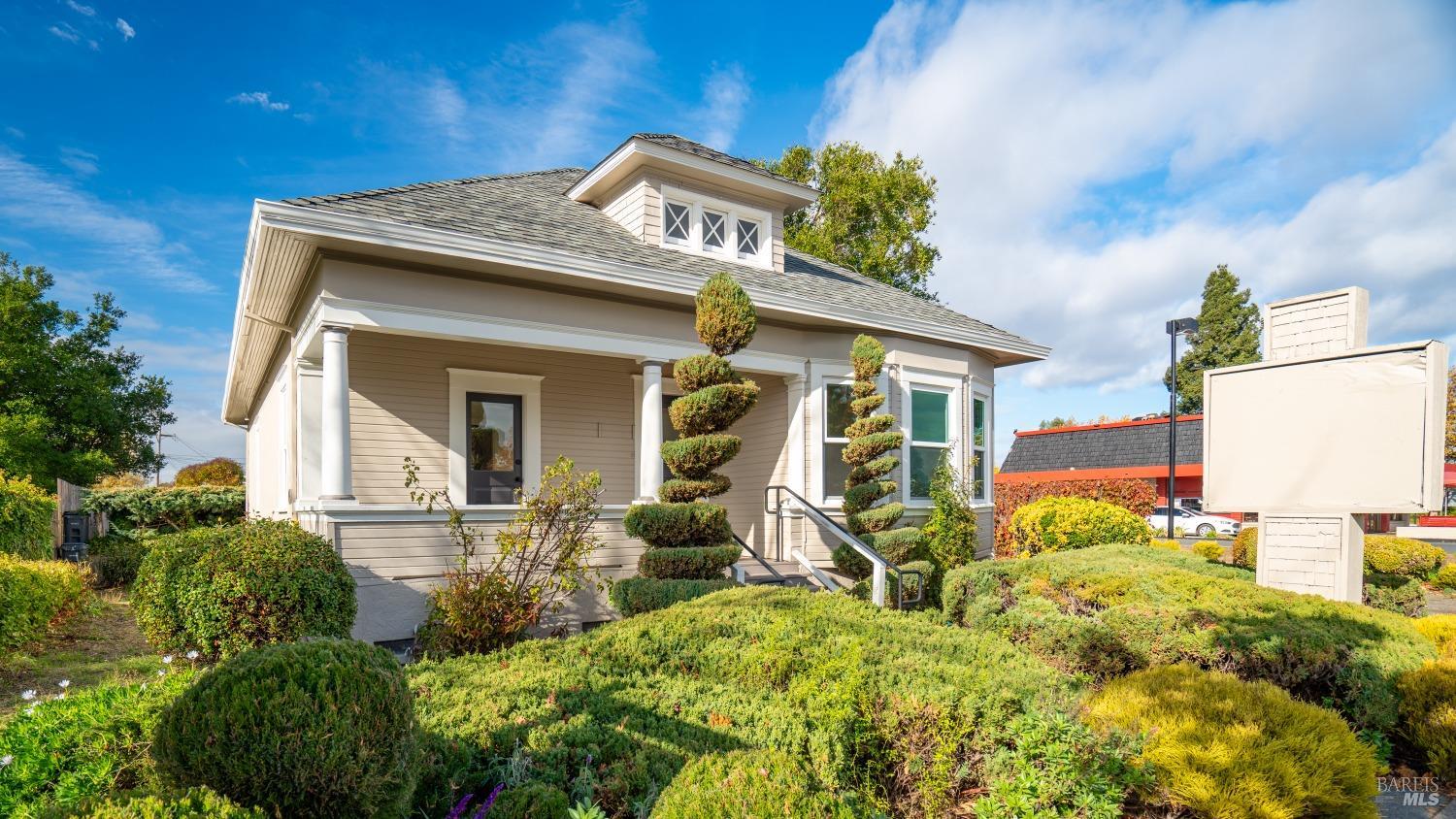 Photo of 829 Washington St in Petaluma, CA