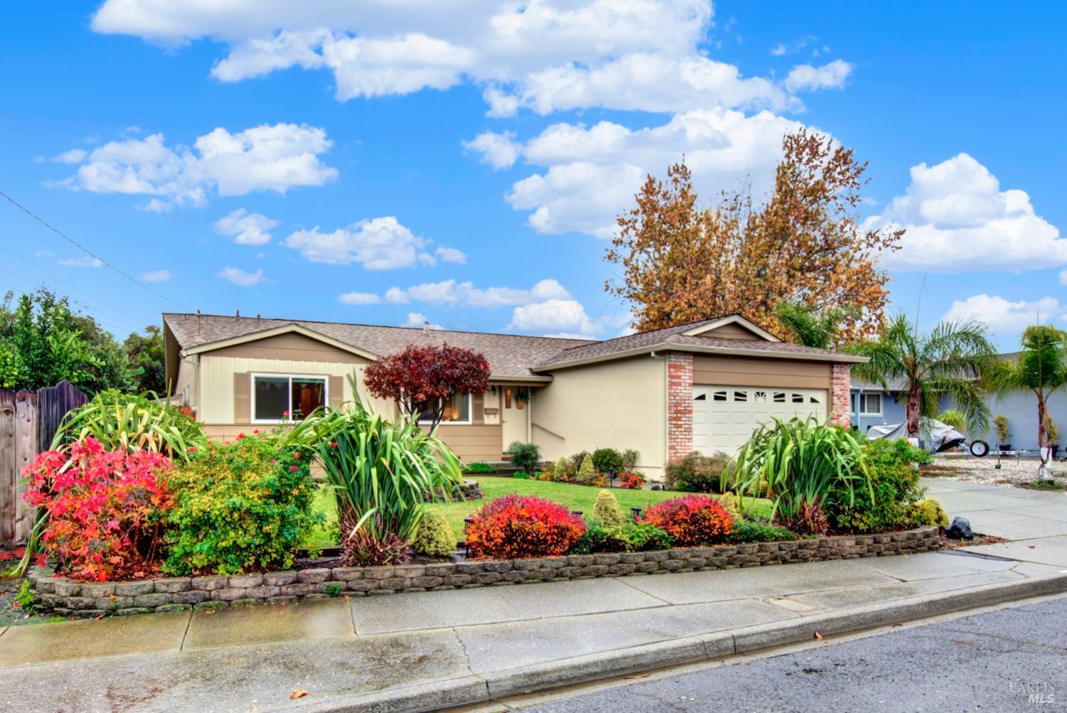 Photo of 921 Windsor St in Napa, CA