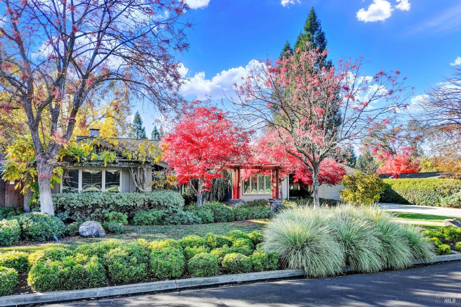 Photo of 3164 Roundhill Rd in Alamo, CA