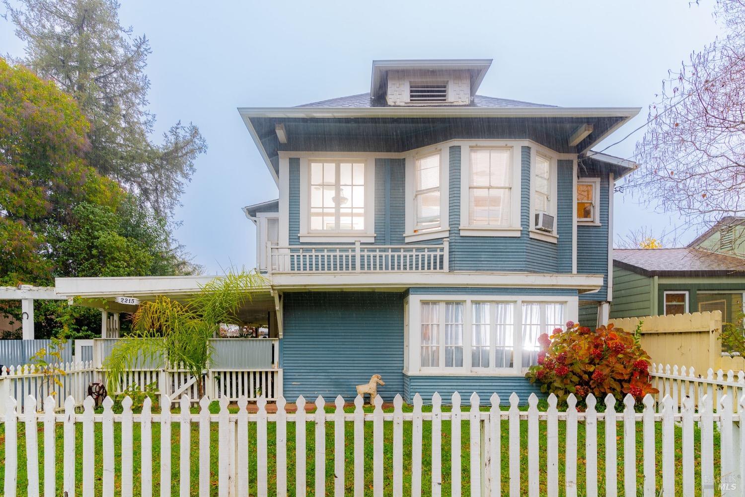 Photo of 2215 Yajome St in Napa, CA