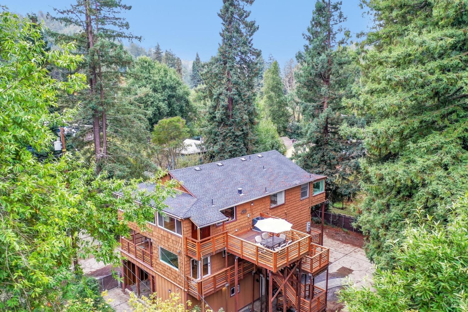 Photo of 10590 River Dr in Forestville, CA