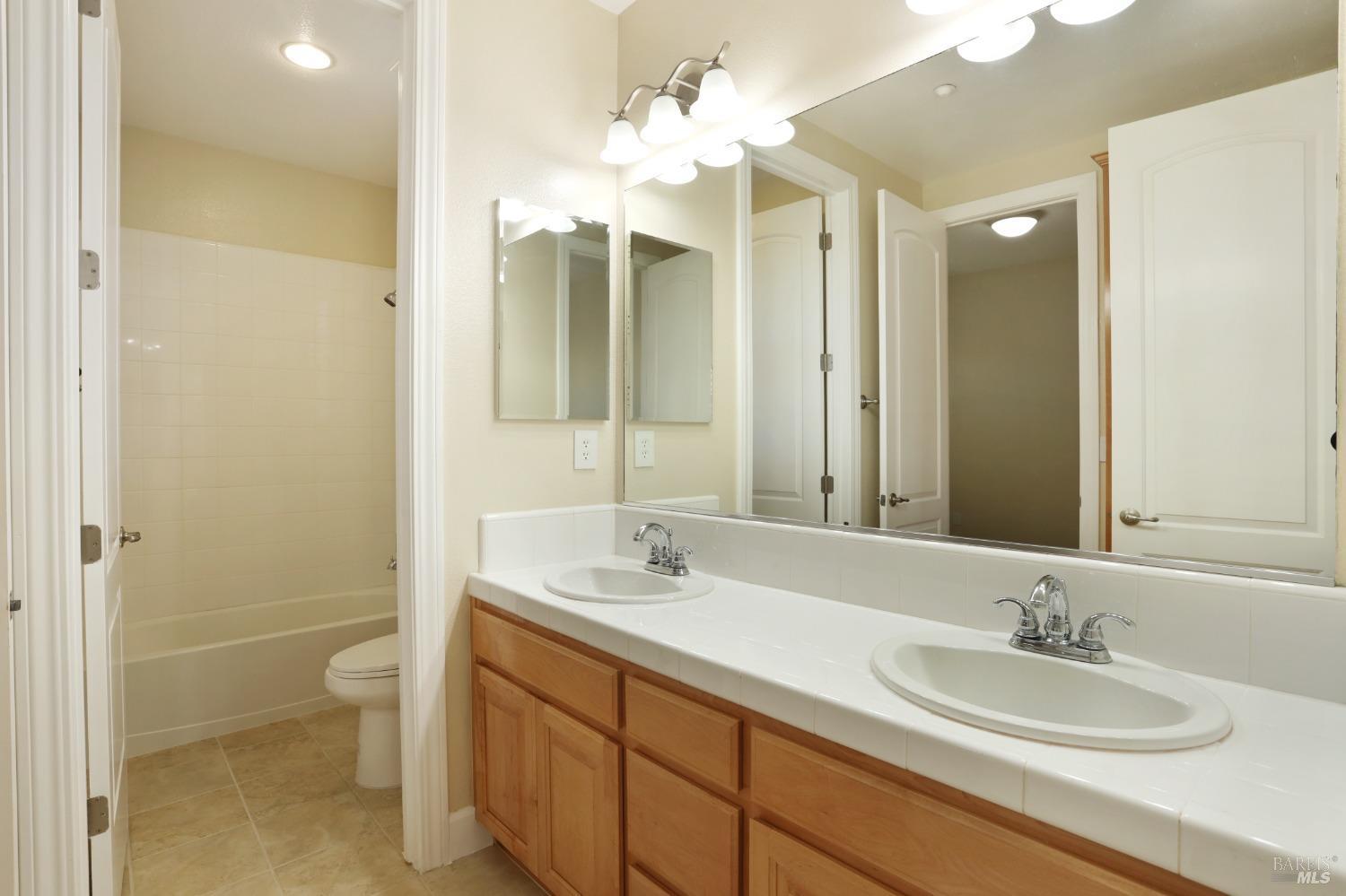 Eagles Nest Court, Vacaville, California image 49