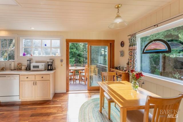 Detail Gallery Image 9 of 27 For 44561 Gordon Ln, Mendocino,  CA 95460 - 3 Beds | 2 Baths