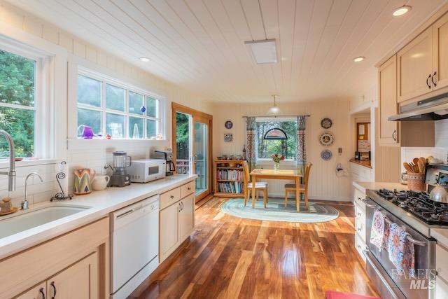 Detail Gallery Image 11 of 27 For 44561 Gordon Ln, Mendocino,  CA 95460 - 3 Beds | 2 Baths