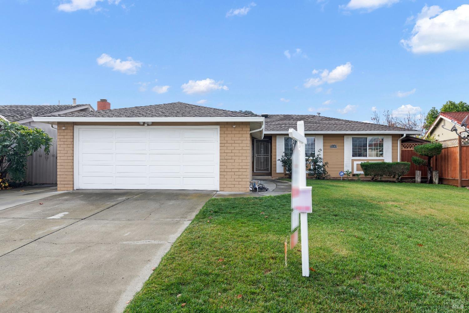 Detail Gallery Image 1 of 1 For 2698 Kendrick Cir, San Jose,  CA 95121 - 3 Beds | 2 Baths