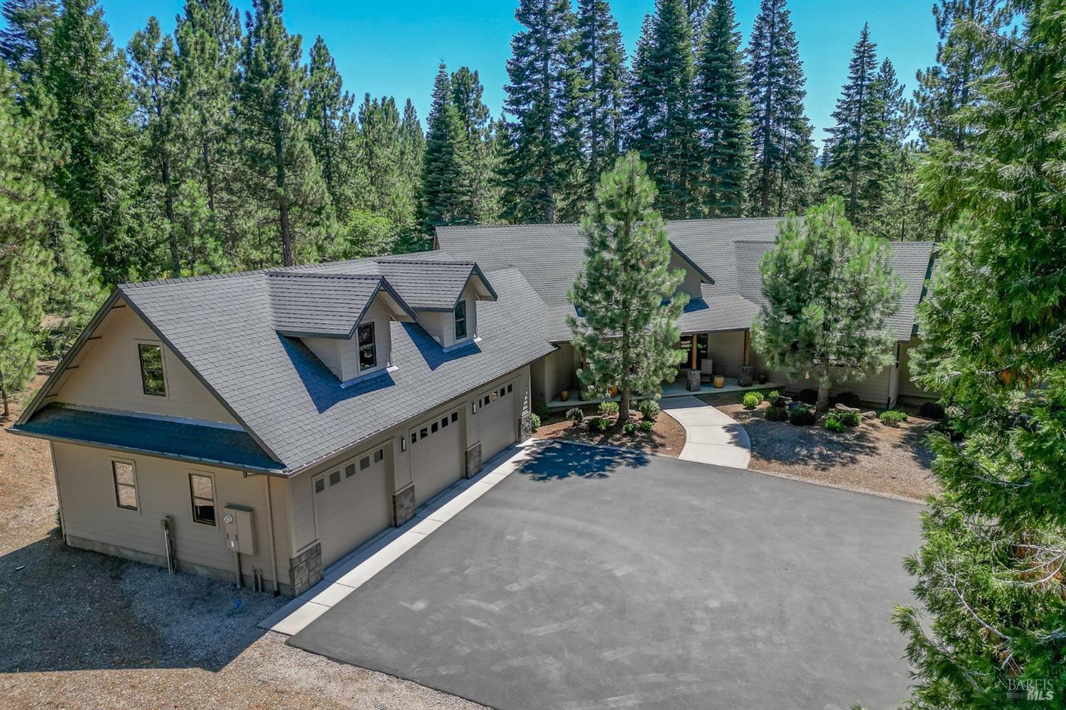 Detail Gallery Image 2 of 51 For 1808 Cold Creek Cir, Mount Shasta,  CA 96067 - 3 Beds | 2/1 Baths