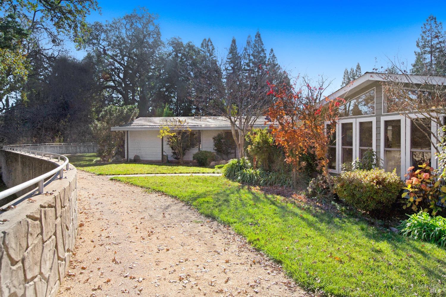 16 Los Robles Court, St. Helena, CA 94574