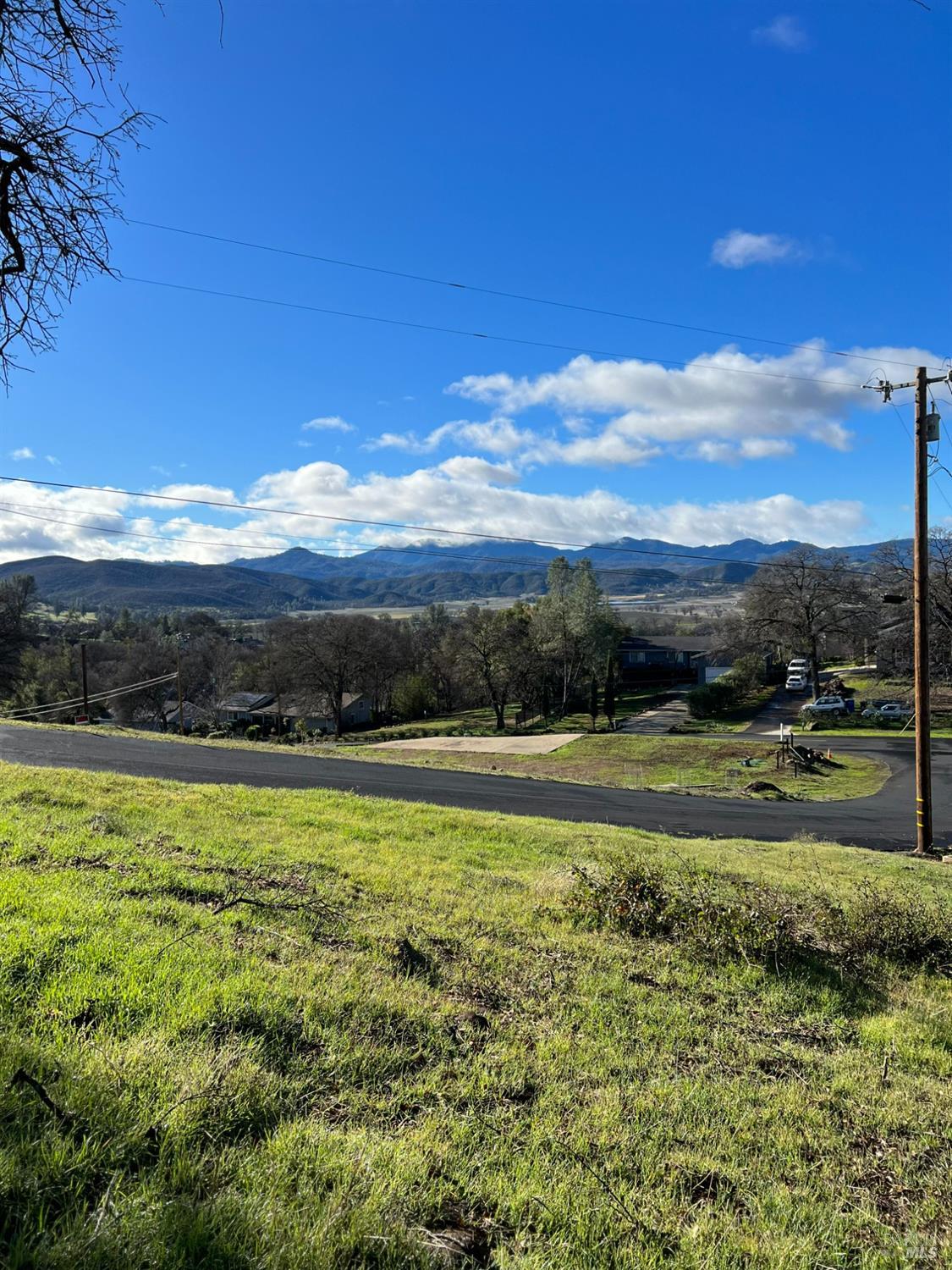 Detail Gallery Image 3 of 11 For 18300 Grizzly Ct, Hidden Valley Lake,  CA 95467 - – Beds | – Baths