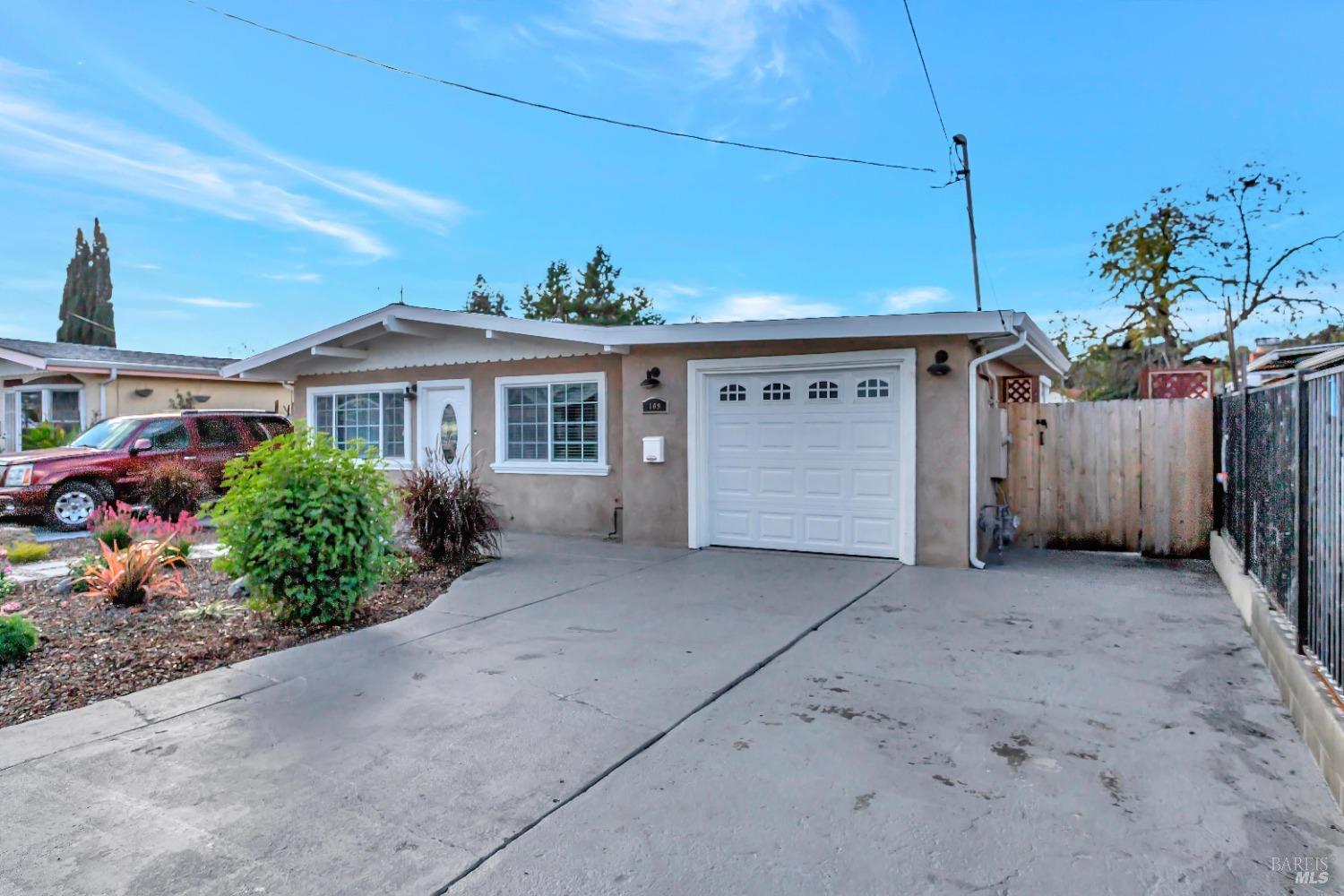 Detail Gallery Image 1 of 1 For 109 De Normandie Way, Martinez,  CA 94553 - 5 Beds | 2 Baths
