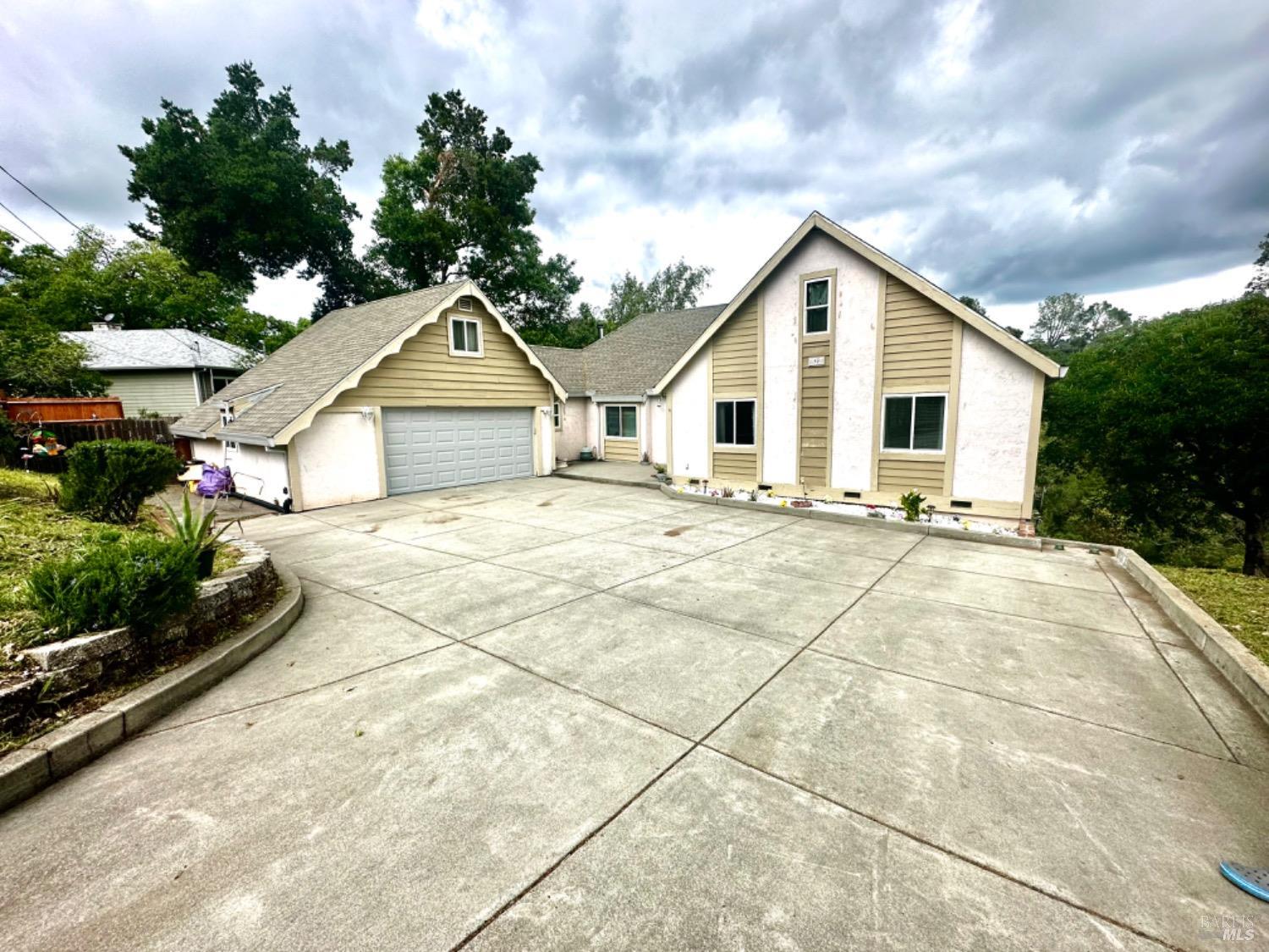 Detail Gallery Image 2 of 16 For 32 Boxelder Ct, Napa,  CA 94558 - 4 Beds | 2 Baths