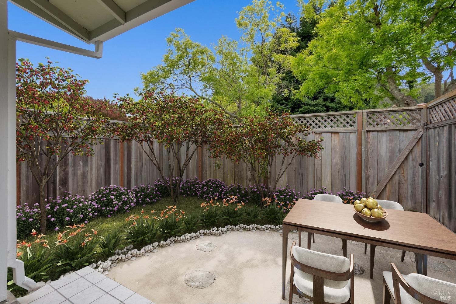 Detail Gallery Image 12 of 56 For 13 Flemings Ct, Sausalito,  CA 94965 - 2 Beds | 2 Baths