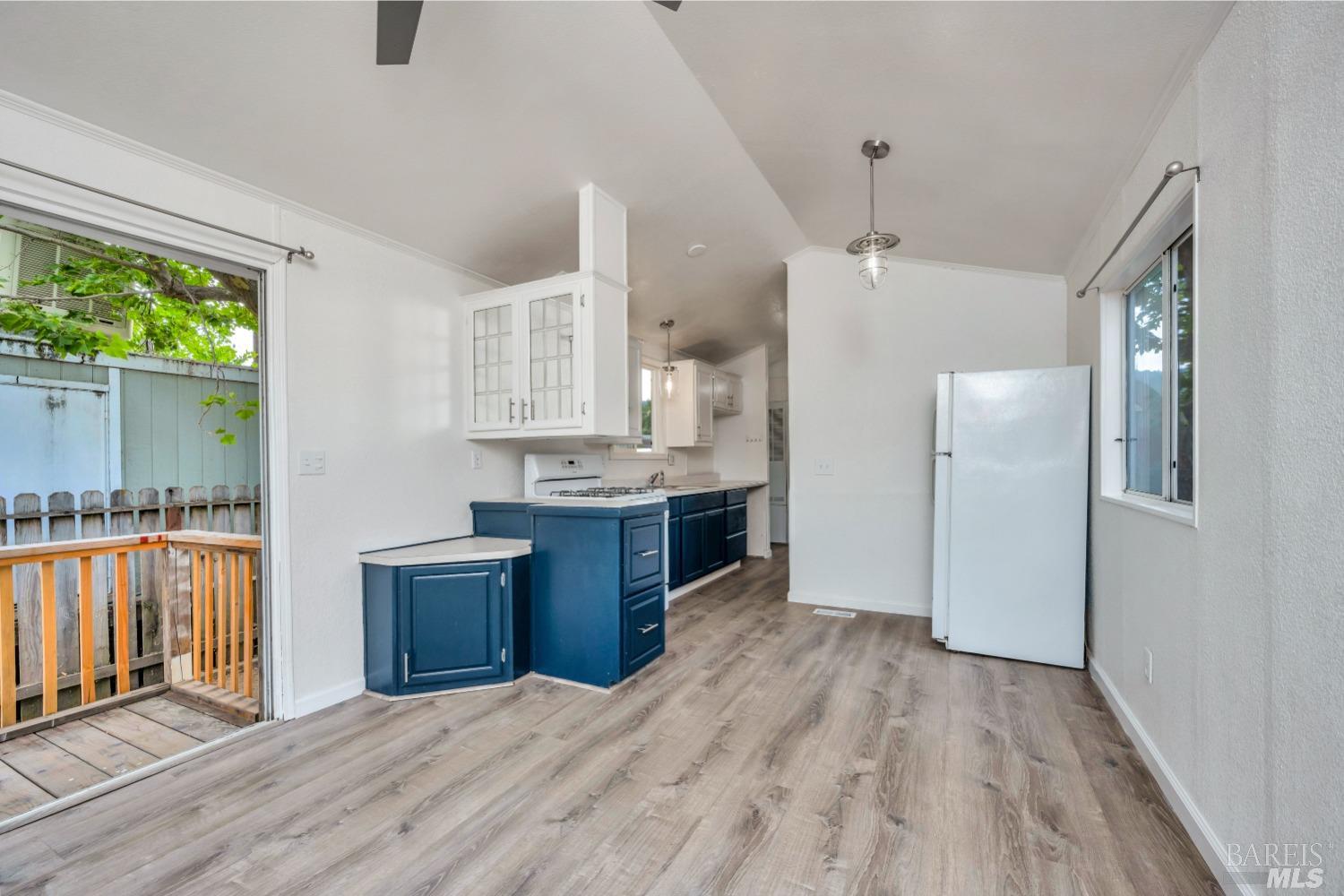 Detail Gallery Image 7 of 12 For 42 Cherry Creek Rd 27, Cloverdale,  CA 95425 - 1 Beds | 1 Baths