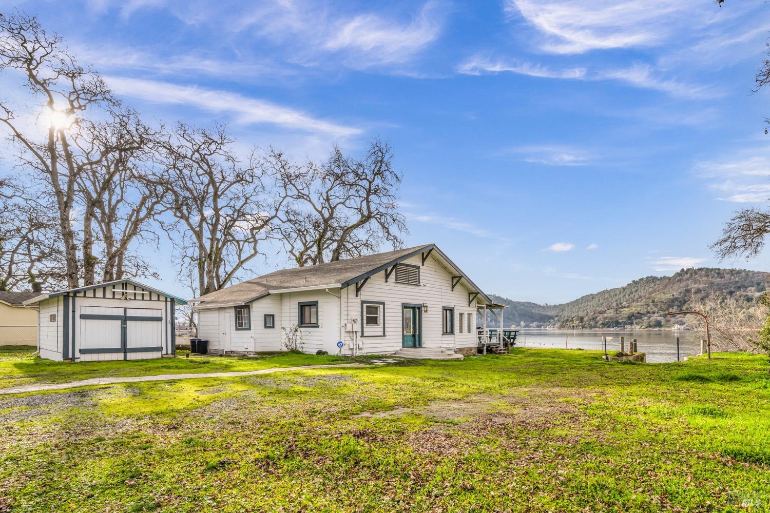 Photo of 14265 Lakeshore Dr in Clearlake, CA