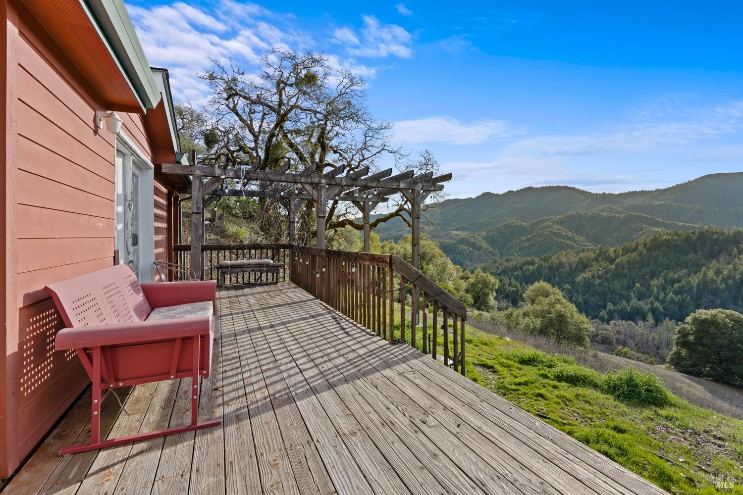 Detail Gallery Image 2 of 31 For 50410 Highway 101 Unkn, Laytonville,  CA 95454 - 3 Beds | 2 Baths