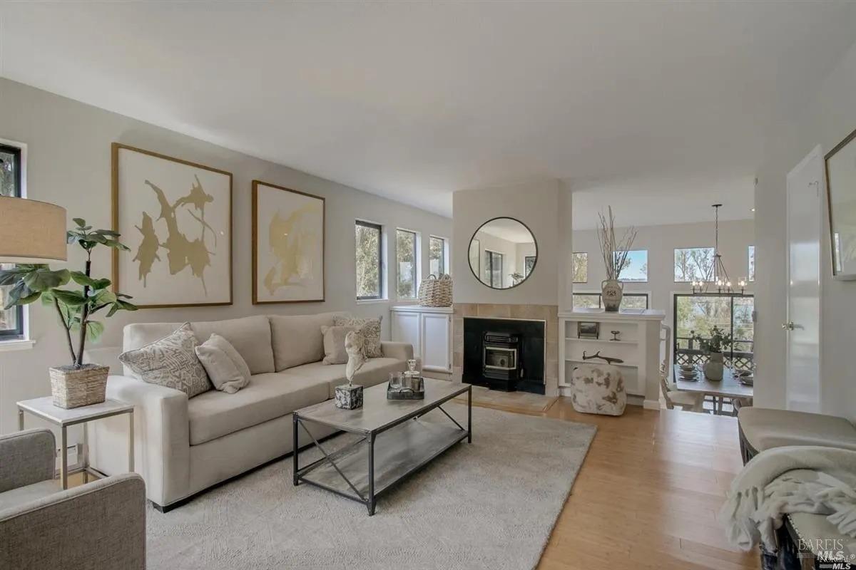 Detail Gallery Image 1 of 1 For 274 Donahue St, Sausalito,  CA 94965 - 2 Beds | 1/1 Baths