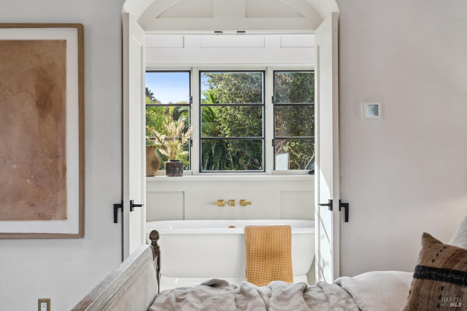 Detail Gallery Image 27 of 64 For 137 Oak Knoll Ave, San Anselmo,  CA 94960 - 4 Beds | 3/1 Baths