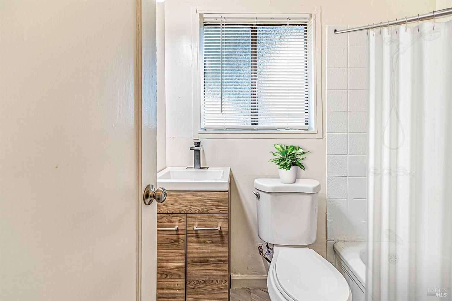 Detail Gallery Image 13 of 19 For 1420 Olive St, Santa Rosa,  CA 95407 - 3 Beds | 1 Baths
