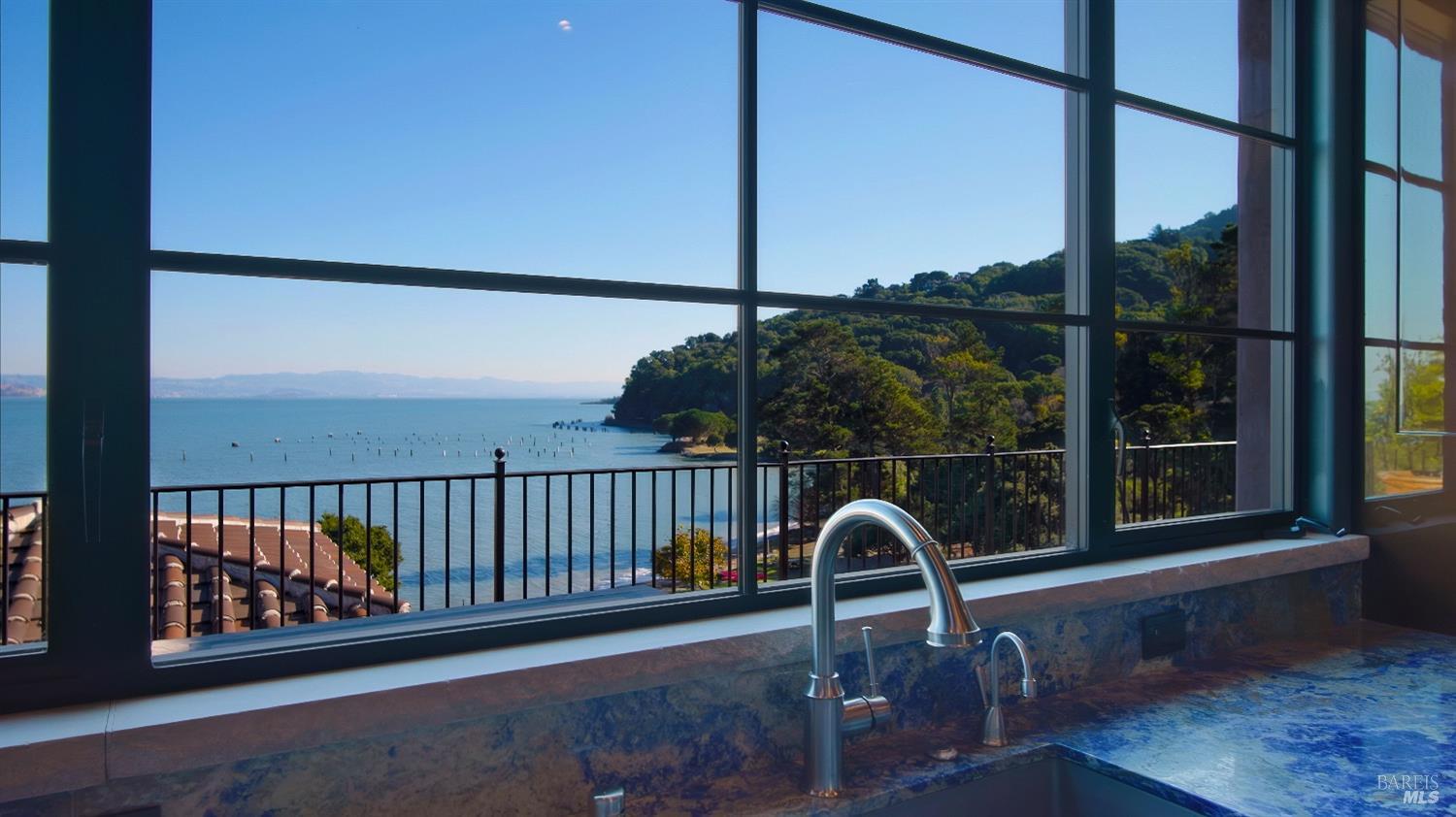 Detail Gallery Image 20 of 37 For 3880 Paradise Dr, Tiburon,  CA 94920 - 3 Beds | 3/4 Baths