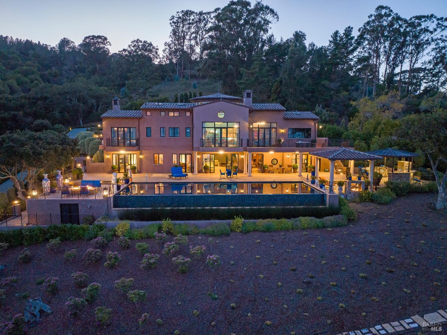 Detail Gallery Image 1 of 37 For 3880 Paradise Dr, Tiburon,  CA 94920 - 3 Beds | 3/4 Baths