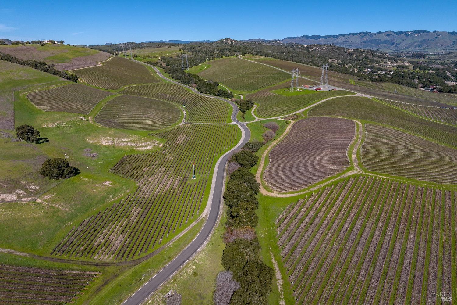 Detail Gallery Image 7 of 52 For 500 Spanish Springs Dr, San Luis Obispo,  CA 93401 - 3 Beds | 2 Baths