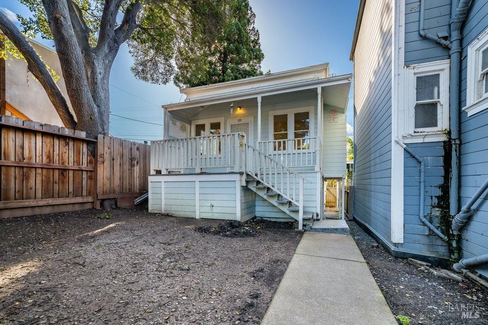 Detail Gallery Image 1 of 1 For 523 Louisiana St, Vallejo,  CA 94590 - 2 Beds | 1 Baths