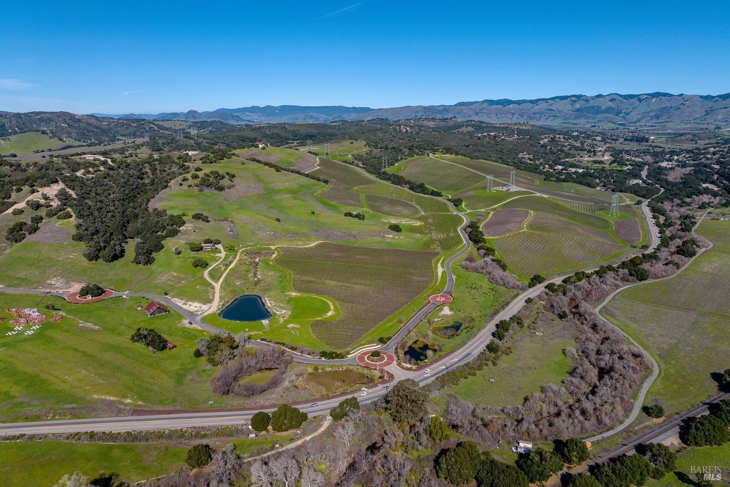 Detail Gallery Image 6 of 52 For 500 Spanish Springs Dr, San Luis Obispo,  CA 93401 - 3 Beds | 2 Baths