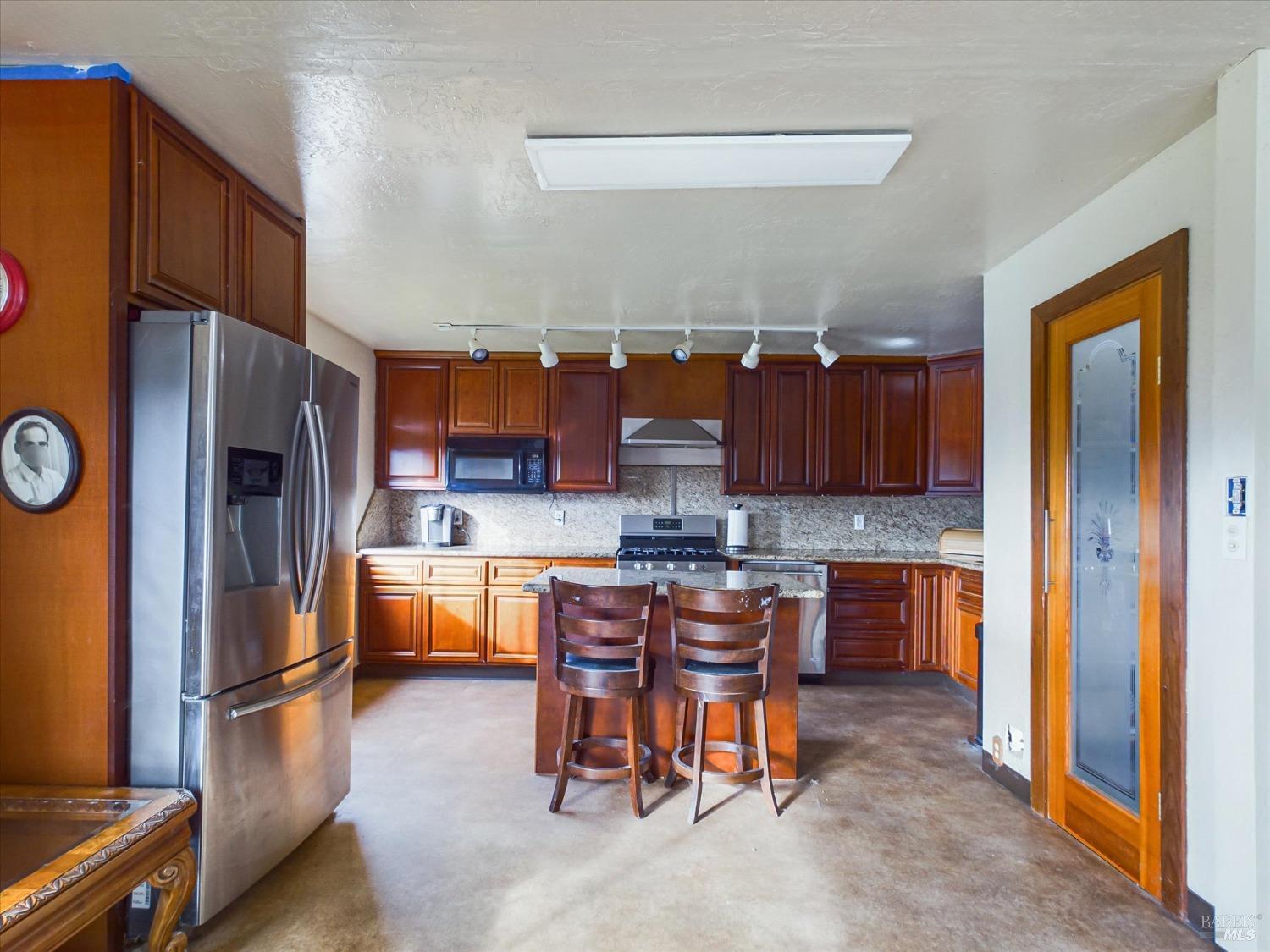 Detail Gallery Image 15 of 47 For 80401 Road 442c Unkn, Piercy,  CA 95587 - 2 Beds | 2 Baths