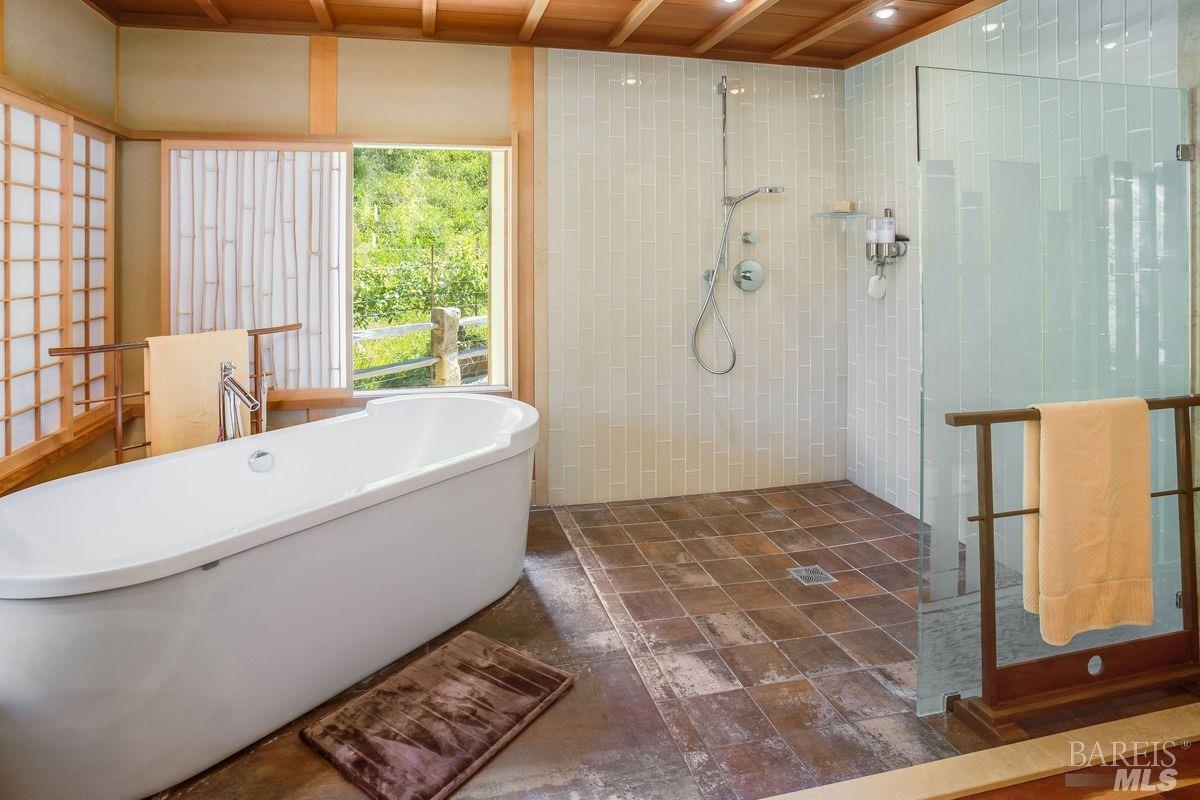 Detail Gallery Image 11 of 44 For 333 Willow Rd, Nicasio,  CA 94946 - 5 Beds | 5/1 Baths