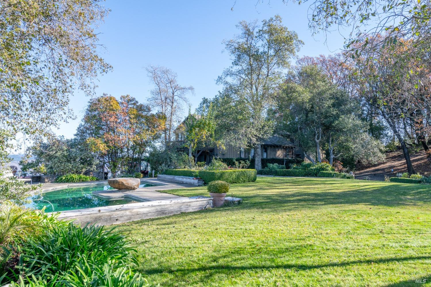 Detail Gallery Image 18 of 34 For 4040 Spring Mountain Rd, Saint Helena,  CA 94574 - 6 Beds | 4/1 Baths