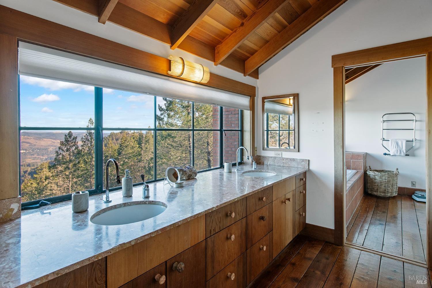 Detail Gallery Image 11 of 34 For 4040 Spring Mountain Rd, Saint Helena,  CA 94574 - 6 Beds | 4/1 Baths