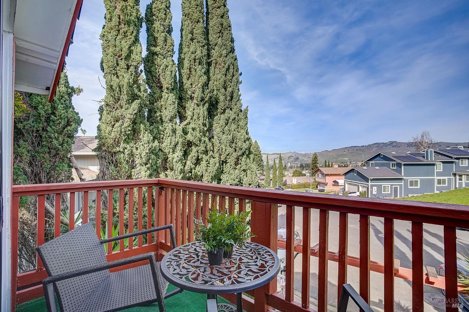 Detail Gallery Image 1 of 53 For 133 Skyline Ct, Vallejo,  CA 94591 - 4 Beds | 2/1 Baths