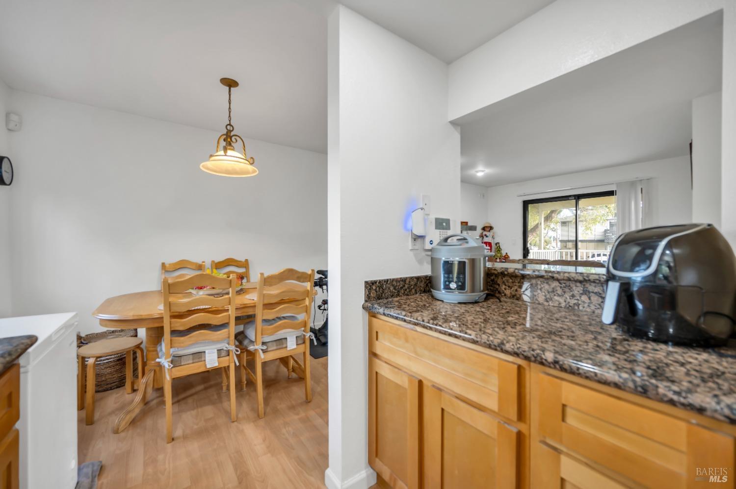 Detail Gallery Image 8 of 23 For 2827 Monument Blvd #5,  Concord,  CA 94520 - 1 Beds | 1 Baths