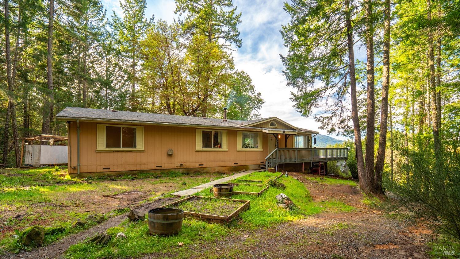 Photo of 43001 Twin Pines Cir in Laytonville, CA