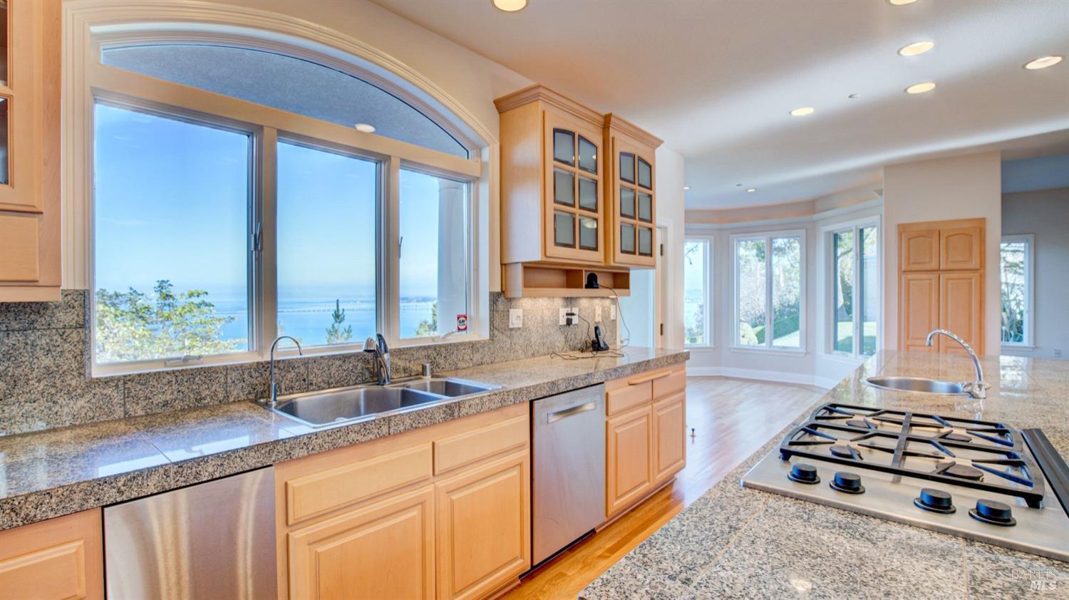 Detail Gallery Image 16 of 48 For 75 Bond Ln, Tiburon,  CA 94920 - 6 Beds | 5/1 Baths