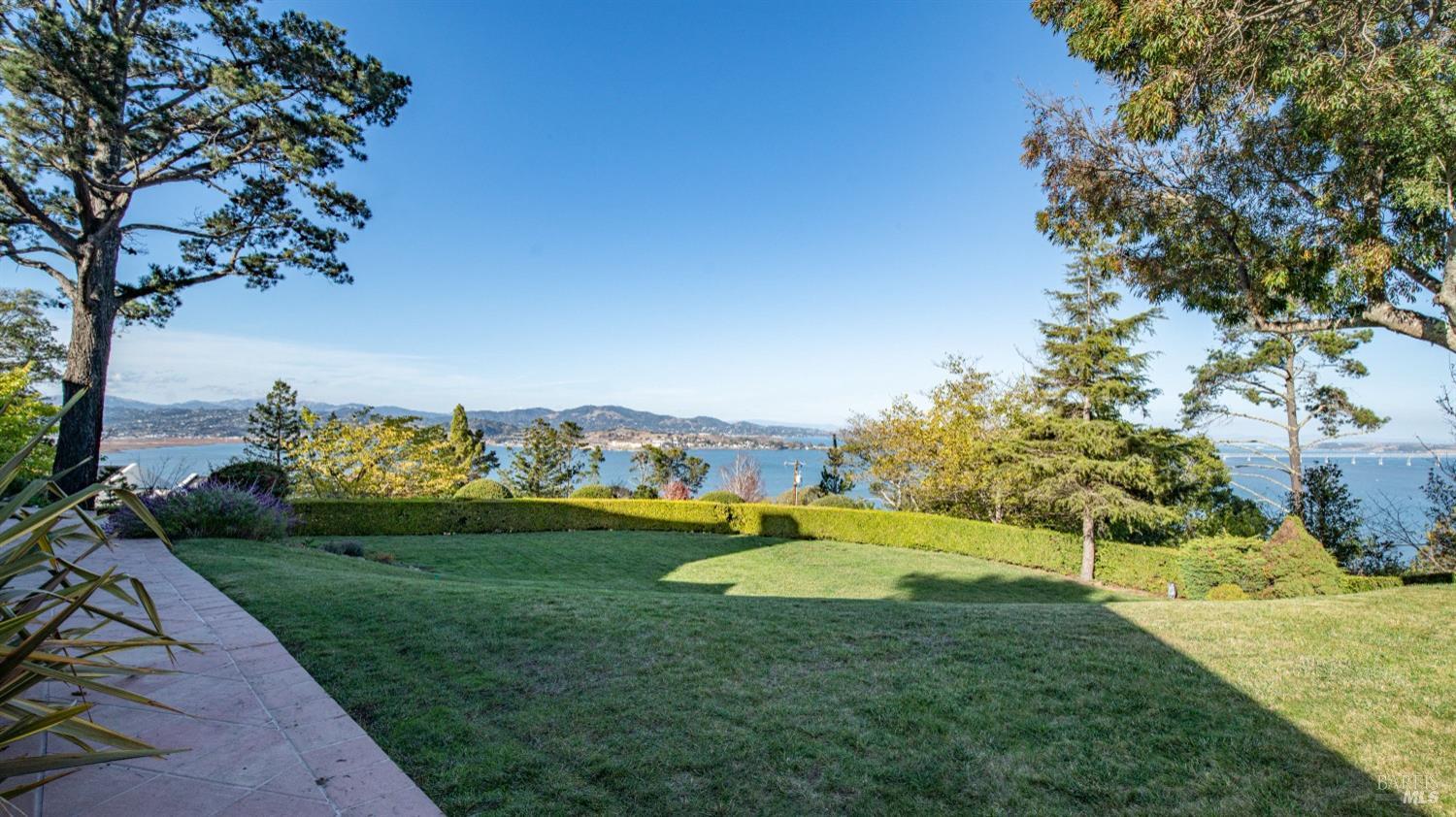Detail Gallery Image 42 of 48 For 75 Bond Ln, Tiburon,  CA 94920 - 6 Beds | 5/1 Baths