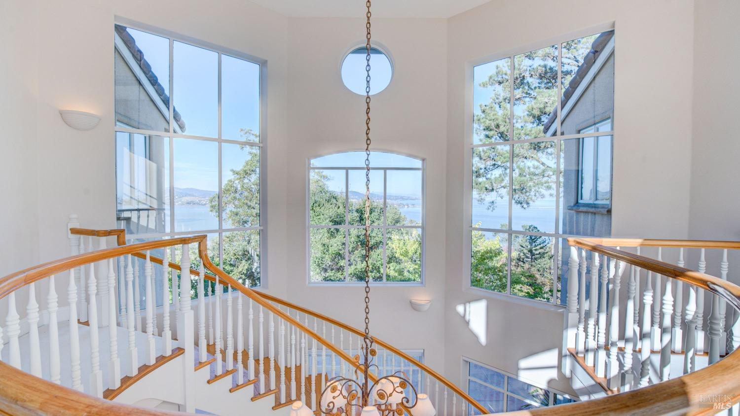 Detail Gallery Image 26 of 48 For 75 Bond Ln, Tiburon,  CA 94920 - 6 Beds | 5/1 Baths
