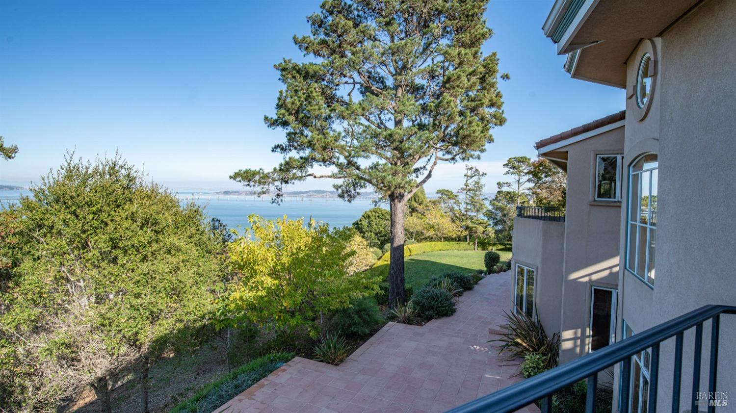 Detail Gallery Image 35 of 48 For 75 Bond Ln, Tiburon,  CA 94920 - 6 Beds | 5/1 Baths