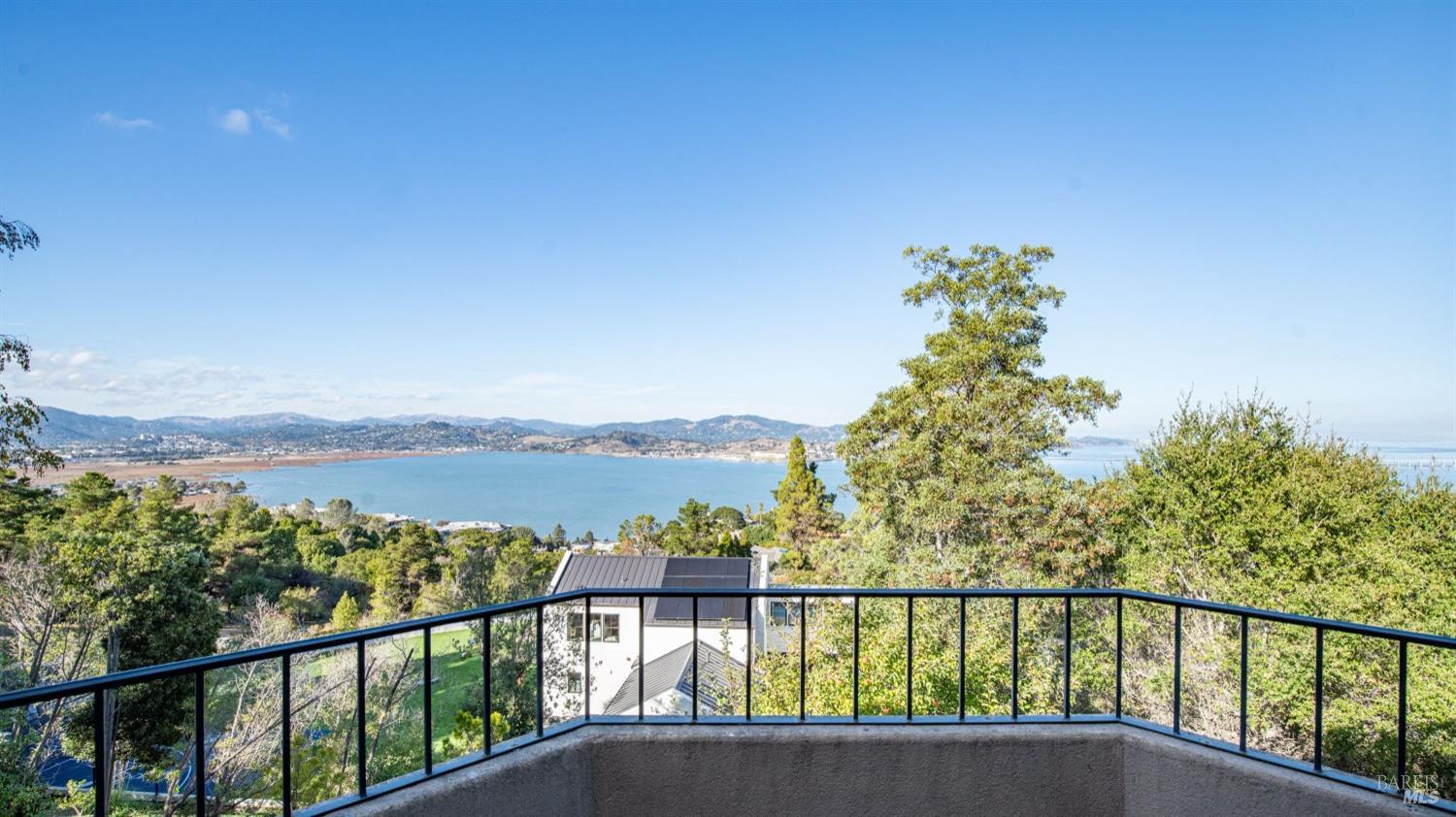 Detail Gallery Image 37 of 48 For 75 Bond Ln, Tiburon,  CA 94920 - 6 Beds | 5/1 Baths