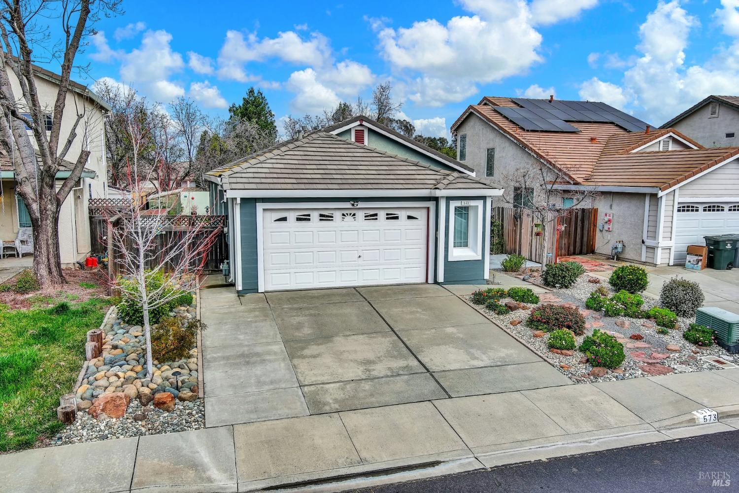 Detail Gallery Image 1 of 1 For 573 Edenderry Dr, Vacaville,  CA 95688 - 3 Beds | 2 Baths