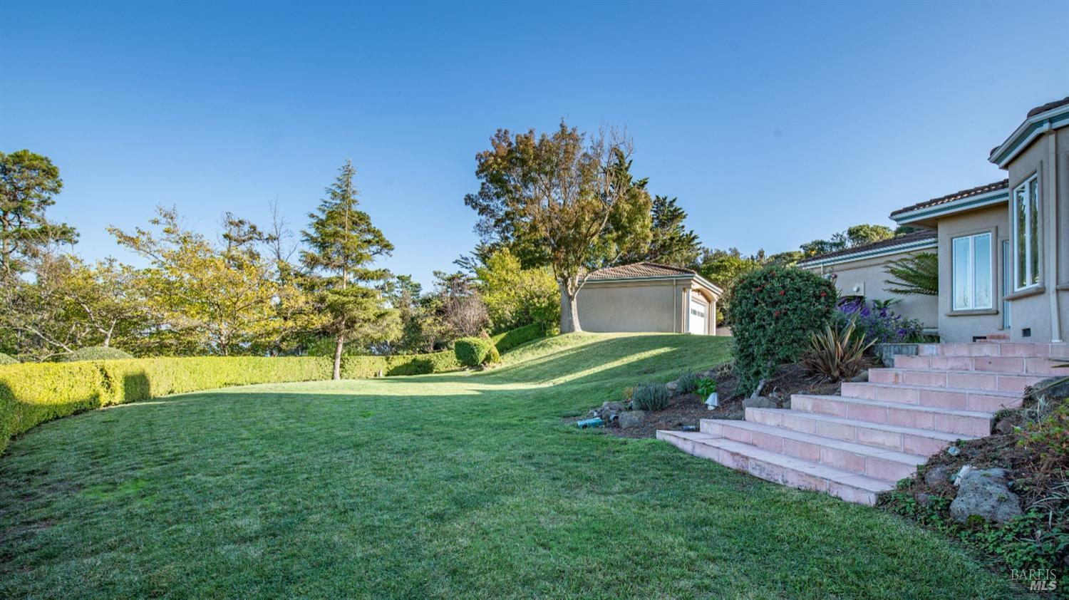 Detail Gallery Image 45 of 48 For 75 Bond Ln, Tiburon,  CA 94920 - 6 Beds | 5/1 Baths