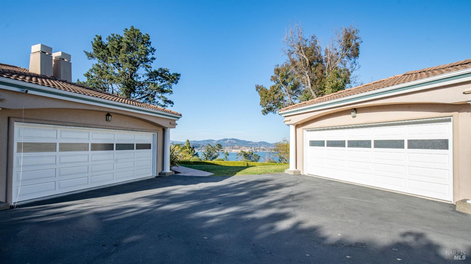 Detail Gallery Image 4 of 48 For 75 Bond Ln, Tiburon,  CA 94920 - 6 Beds | 5/1 Baths