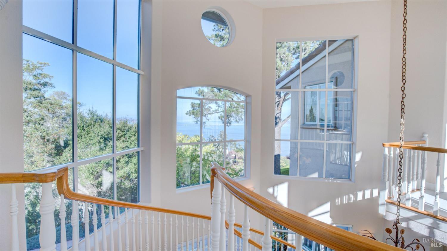 Detail Gallery Image 25 of 48 For 75 Bond Ln, Tiburon,  CA 94920 - 6 Beds | 5/1 Baths